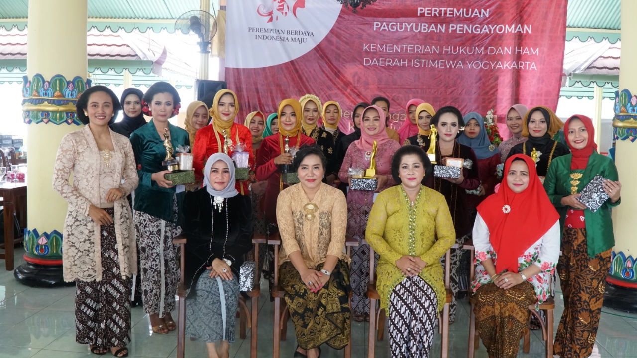 Ibu-Ibu Paguyuban Pengayoman Jajaran Kanwil Kemenkumham D.I Yogyakarta Unjuk Kebolehan Modeling Ala Tradisional