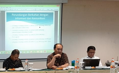 Perancang Undang-undang Kanwil Ikuti Focus Group Discussion (FGD) Bahas Draft Raperda DIY Terkait Keterbukaan Informasi Publik