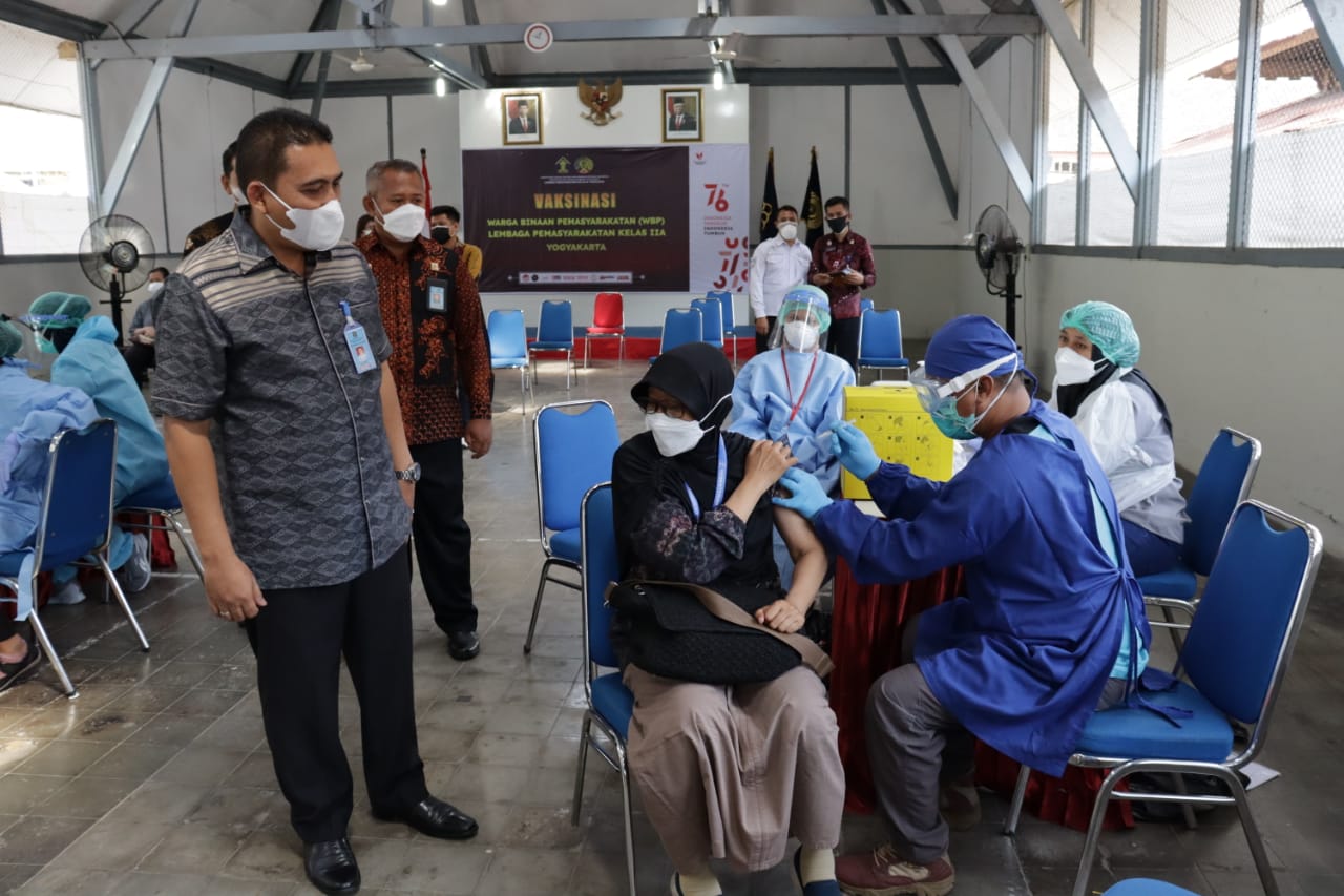 Sinergi Dengan BRI, Kepala Kantor Wilayah Pantau Vaksinasi Warga Binaan di Lapas Kelas IIA Yogyakarta